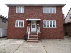 Building Photo - 22 John St