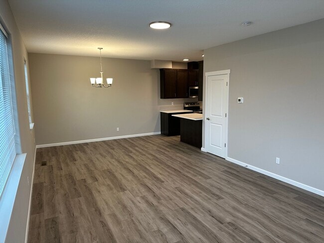 Building Photo - 418 /201 Duplex