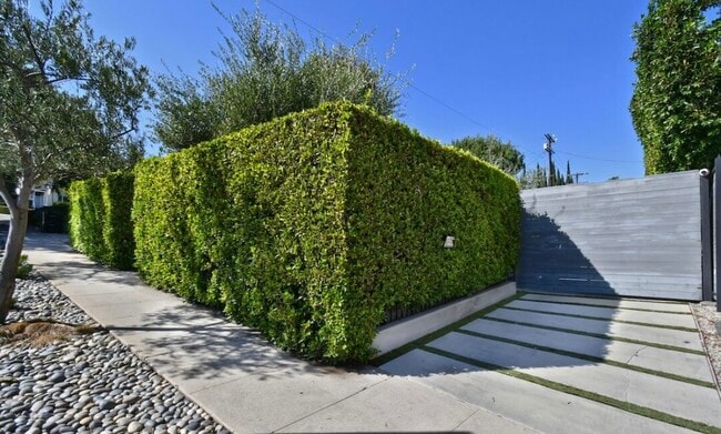 Foto del edificio - 4311 Finley Ave