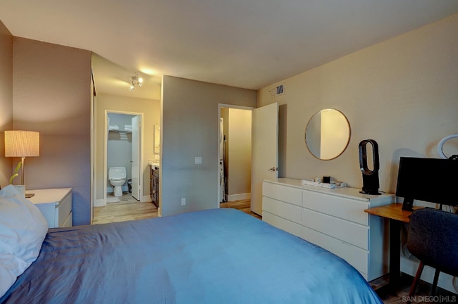 Building Photo - 10940 Summerdale Way