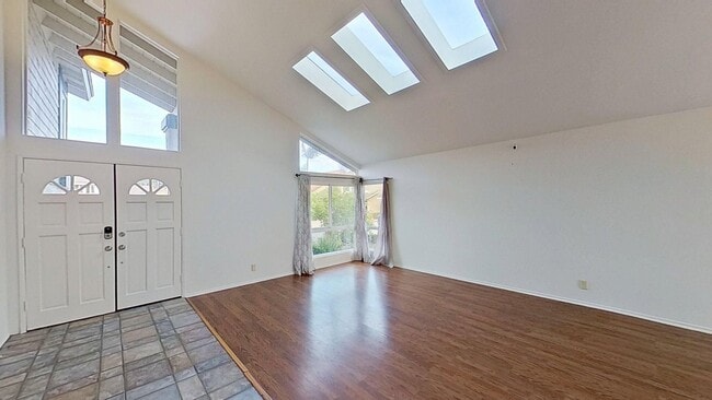 Building Photo - 24652 Vía Raza