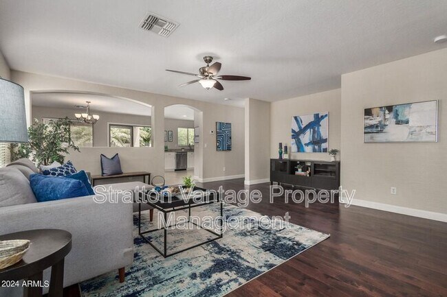 Building Photo - 1930 E Redwood Dr