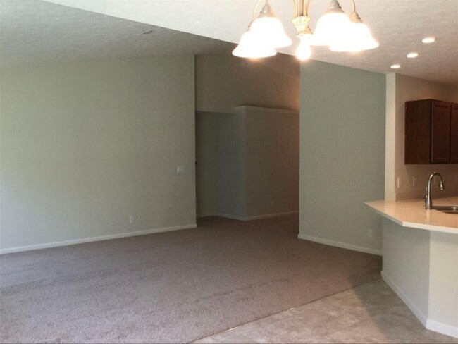 Building Photo - BRITTANY CHASE....3 Bedroom 2 Bath