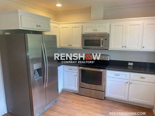 Building Photo - Modern 2 bed/1.5 bath DUPLEX unit Availabl...