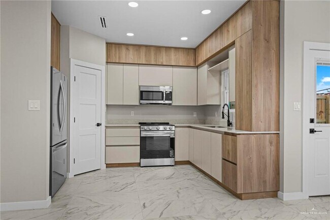 Building Photo - 2231 Corales St
