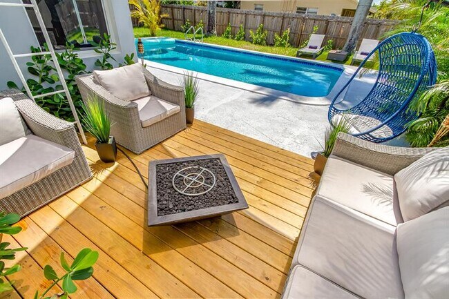 Foto del edificio - 1613 N 16th Ct