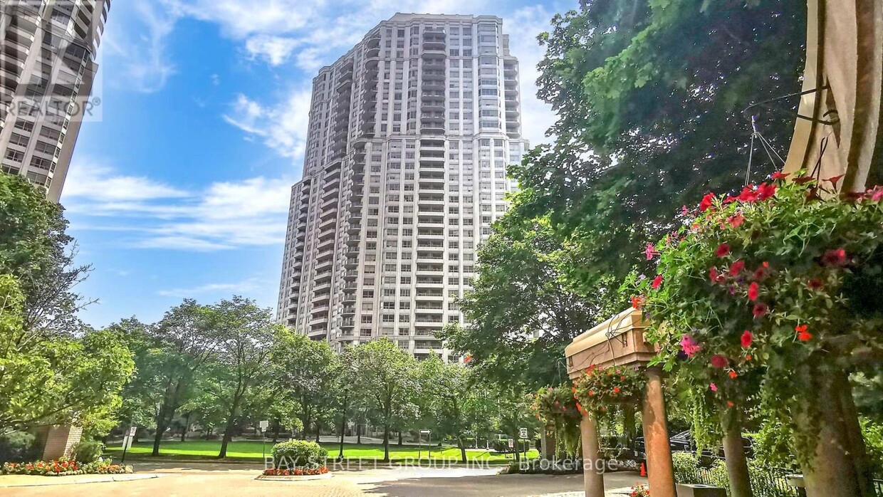 Photo principale - 25-825 Kingsbridge Garden Cir