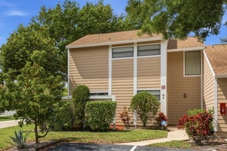 Building Photo - 301 Lakewood Dr