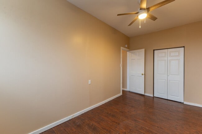 Building Photo - Recently renovated 1 bedroom, 1 bathroom a...