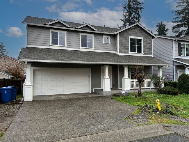 Foto del edificio - Beautiful 2,420 SF 4 BR/2.5 Bath Home with...