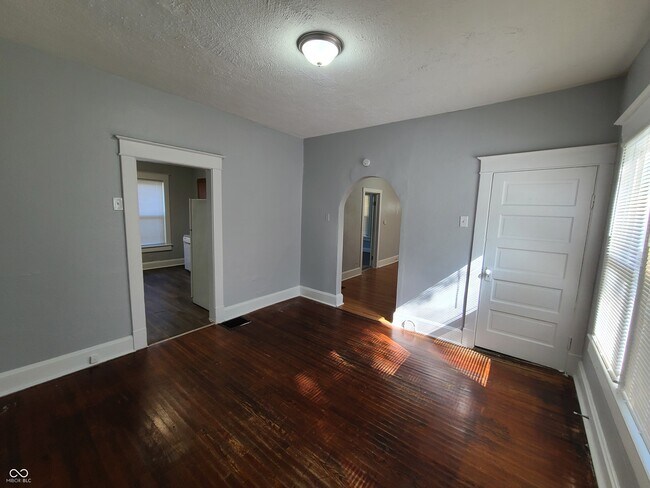 Foto del edificio - 4054 Byram Ave