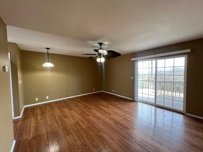 Foto del edificio - 2BR Prestine / Lakeview Townhouse