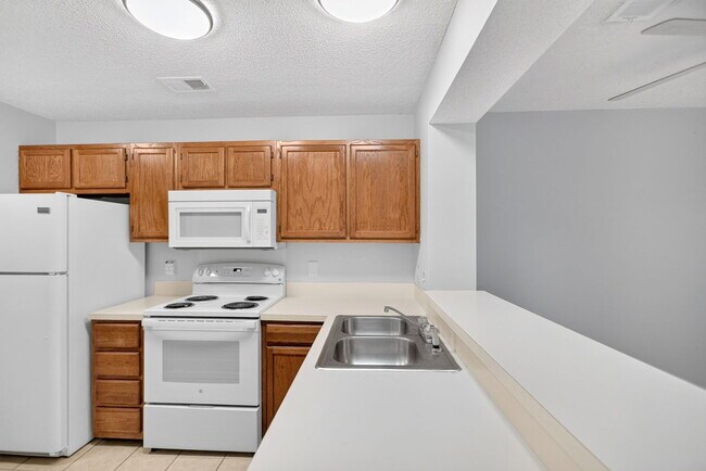 Foto del edificio - 8471 Yadkin Cir