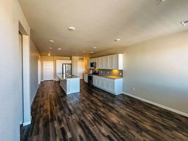 Foto del edificio - TRAILS AT WESTCREEK - 3bd 2ba condo with 1-car garage!