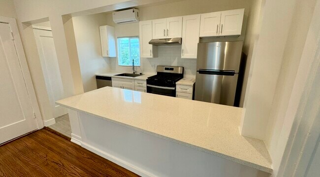 Building Photo - 140 Olive St