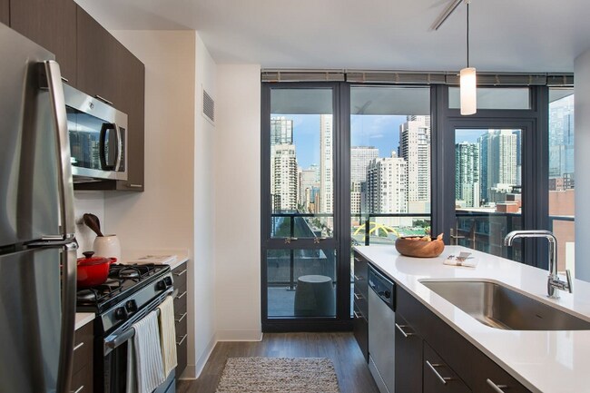 Building Photo - 635 N Wells St