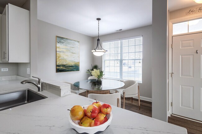 Foto del edificio - 2641 Loren Ln