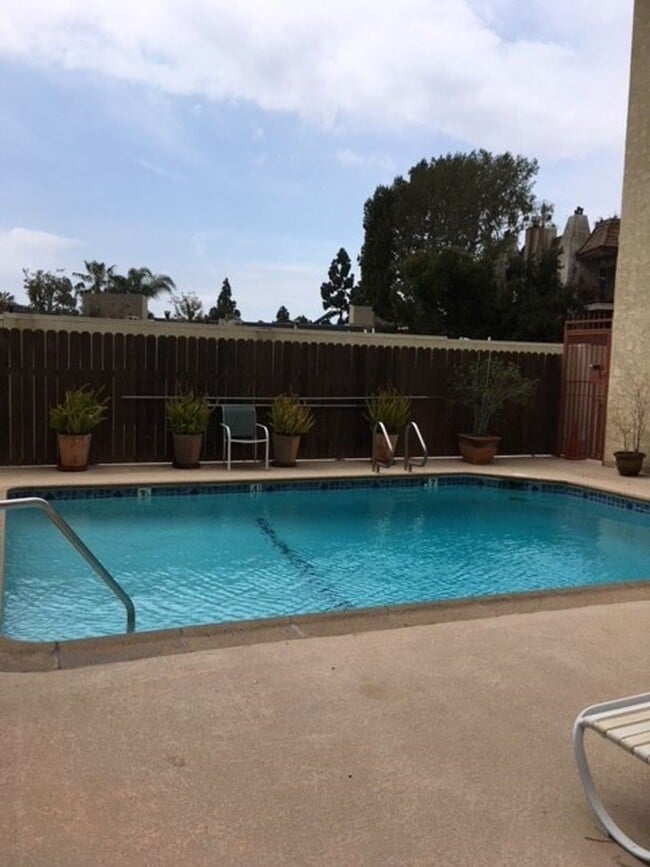 Building Photo - Spacious 2-Bed, 2-Bath Condo in Prime Culver City Location – Freshly Updated!