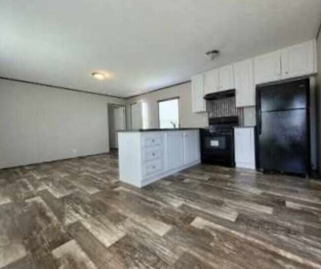 Building Photo - 2218 Cardinal Dr