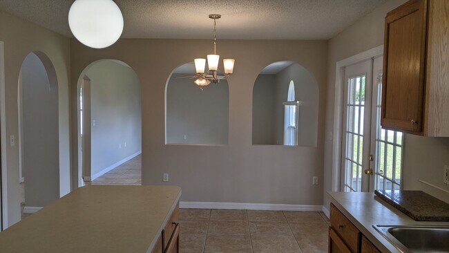 Building Photo - Spacious 4 Bed home w/ office in Wetherbee...