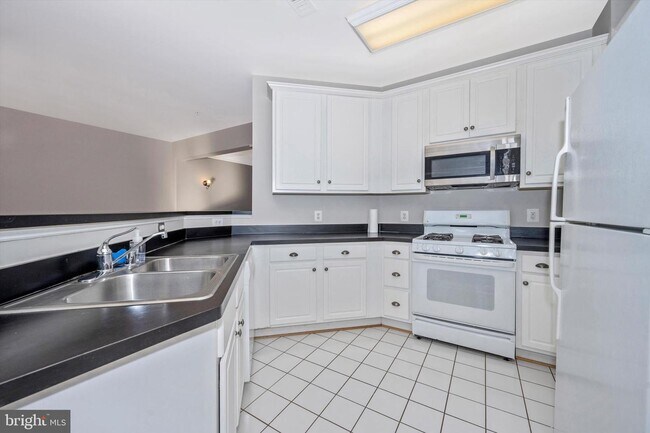 Building Photo - 940 Orchard Ridge Dr