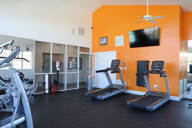 St Charles Fitness Center - St. Charles at Olde Court Apartments