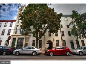 Building Photo - 413 S 11th St