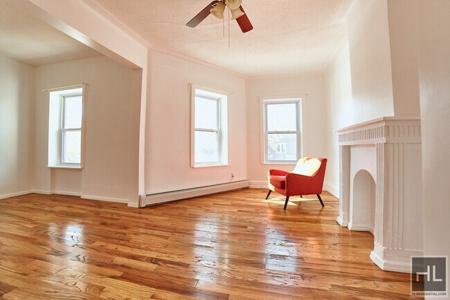Building Photo - **Sensational Spacious Newly Renovated 3 B...