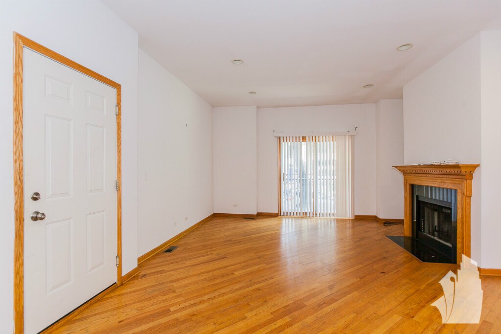 Primary Photo - 2723 N Wayne Ave