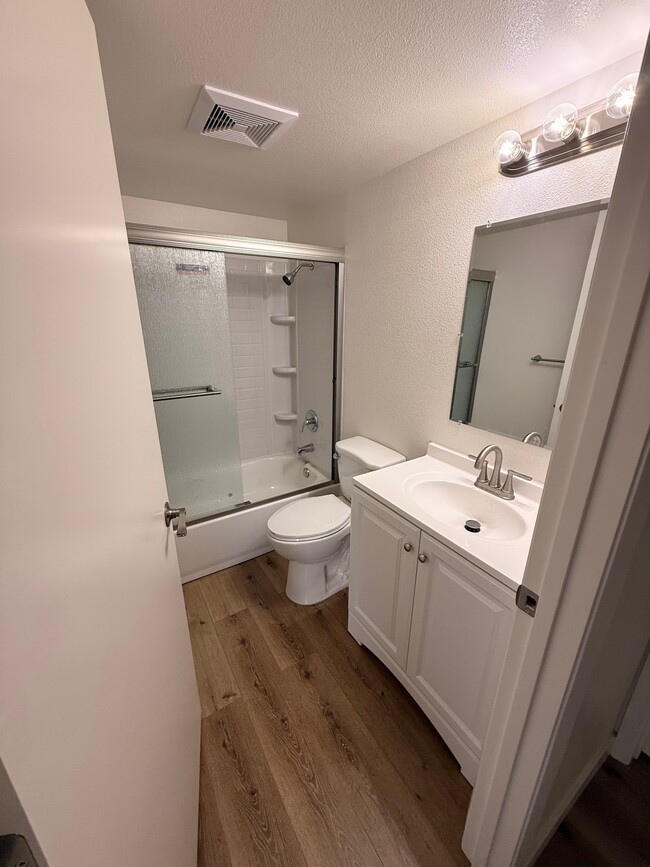 Building Photo - City View Apartments