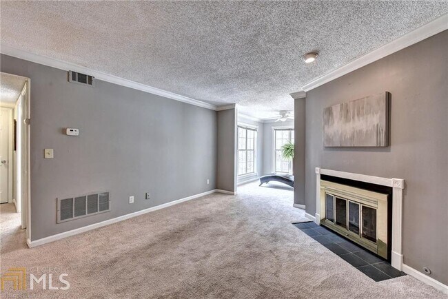 Foto del edificio - 1955 Indian Trail Lilburn Rd NW