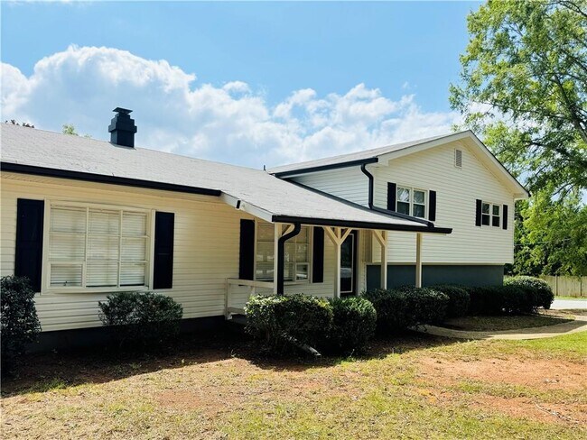 Building Photo - 1372 Bennett Rd