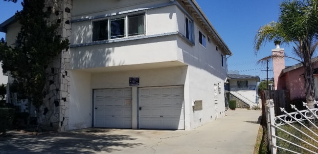 Building Photo - 520 S Flower St
