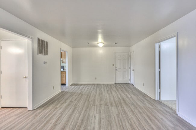 Building Photo - Cassell Ridge