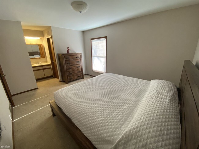 Foto del edificio - 2 br, 2 bath Condo - 604 Millard Ave