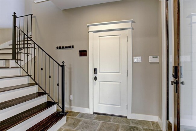 Building Photo - 511 Birdsall St