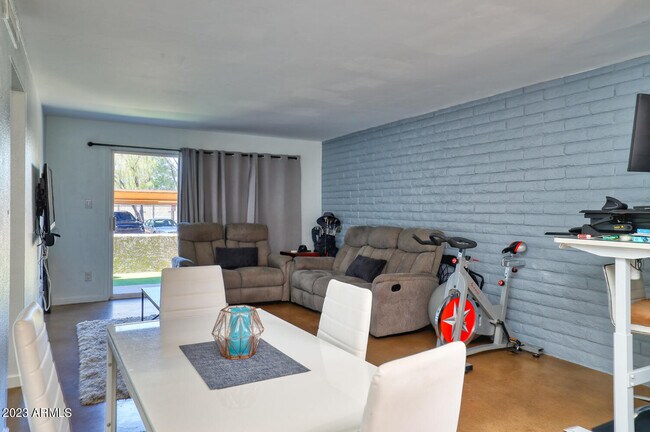 Foto del edificio - 4354 N 82nd St