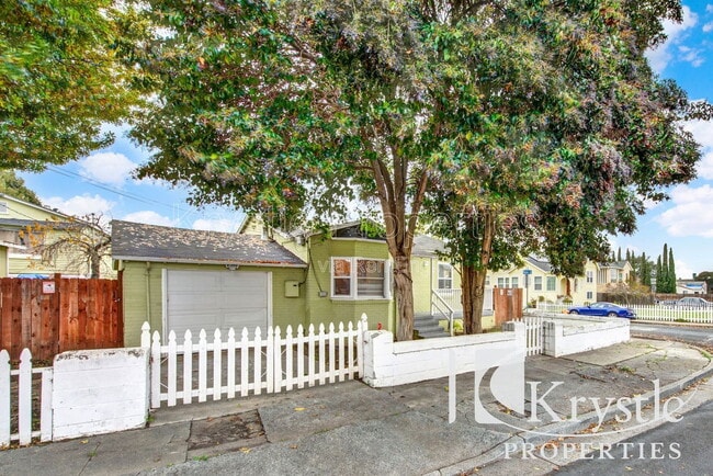 Building Photo - 241 Mayo Ave