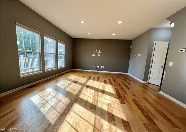 Building Photo - 10454 Dogwood Dr