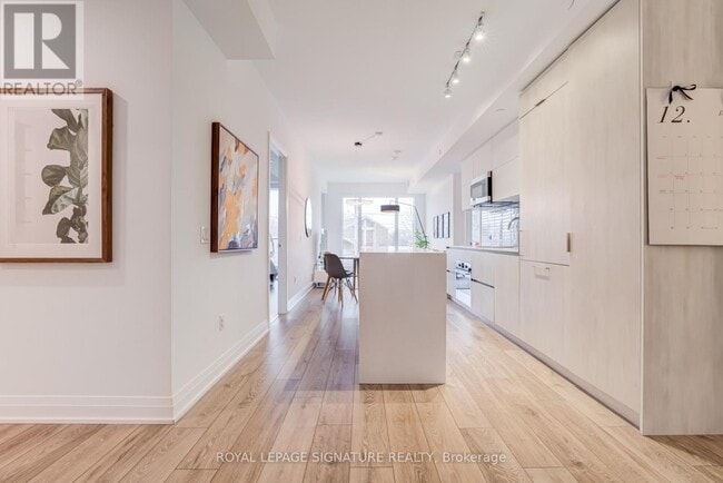 Building Photo - 21 Park St E