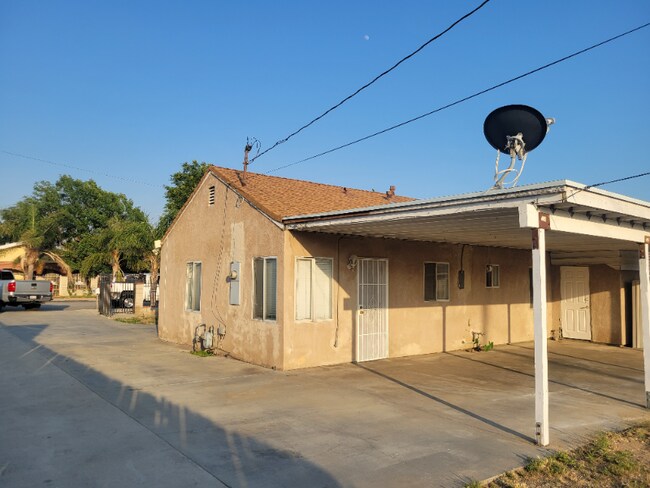 Foto del edificio - 6598 Jacaranda Ave