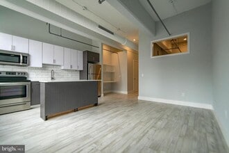 Building Photo - 412 S 13th St