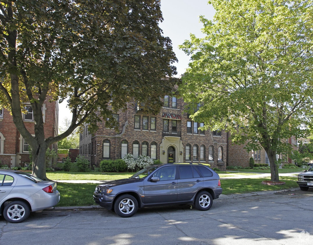 Building Photo - 4141 W Juneau Ave