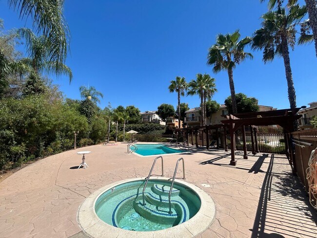 Foto del edificio - Beautiful 2 bed 2 1/2 bath Condo in Redlands, Ca.