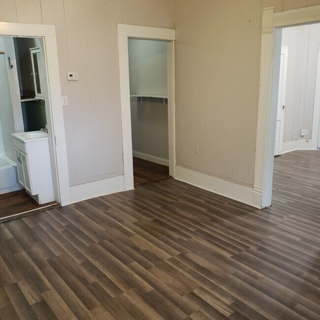 716 N Main St Unit 1, Taylor, TX 76574 Apartments in Taylor, TX