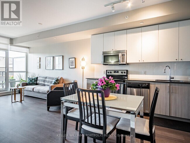 Photo du bâtiment - 8 Fieldway Rd