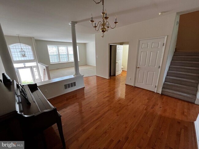 Building Photo - 244 S Azalea Ct