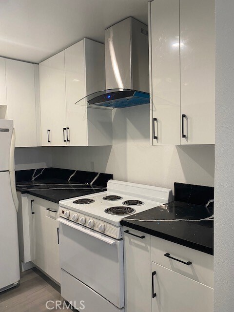 Foto principal - 5460 White Oak Ave