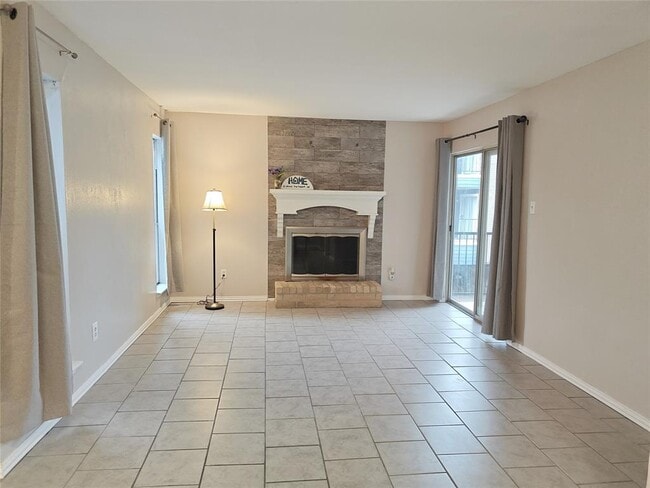 Building Photo - 18515 Egret Bay Blvd