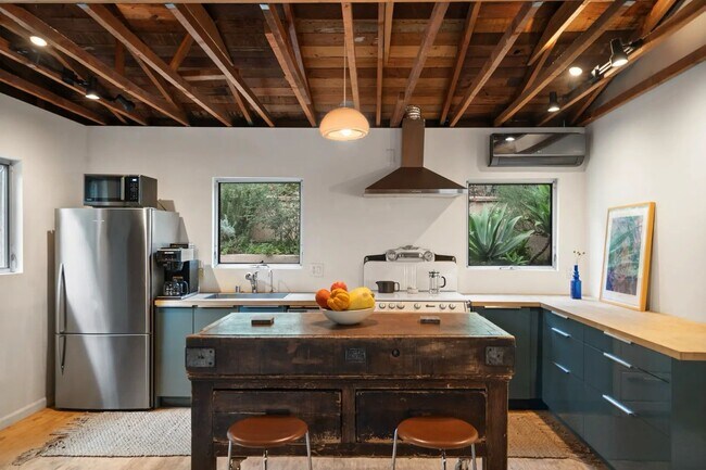 Building Photo - Serene Laurel Canyon Two Cottage Compound ...